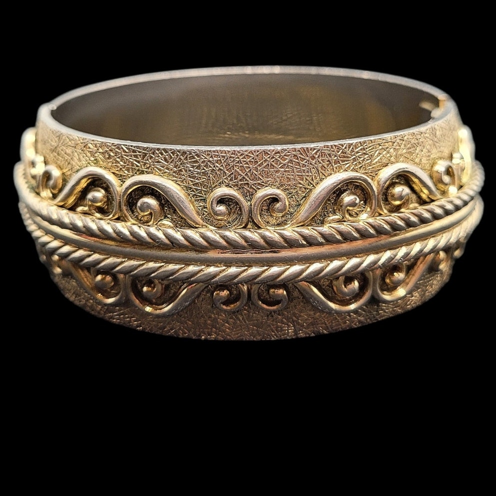 Whiting Davis Luxe Gold Texture Clamper Bracelet Vintage Glam Statement 32$